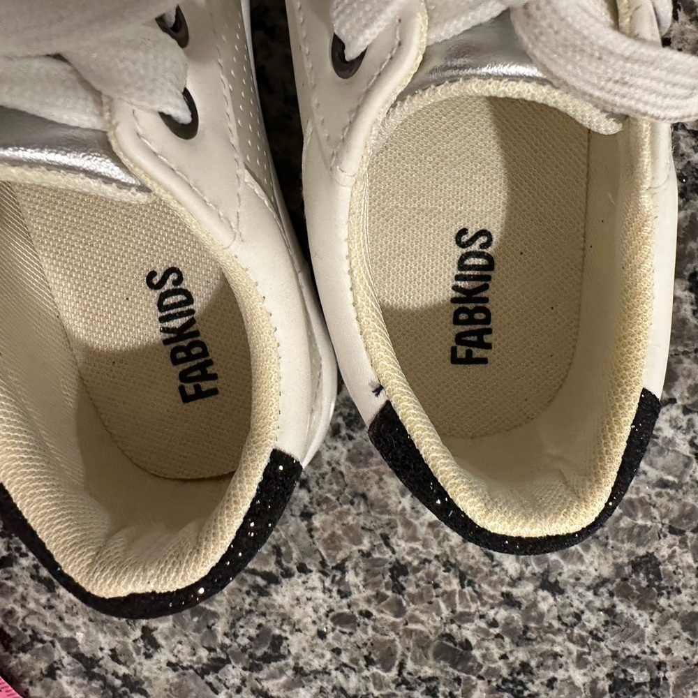 EUC FabKids White Sneakers with sequin Black Star - Picture 8 of 13